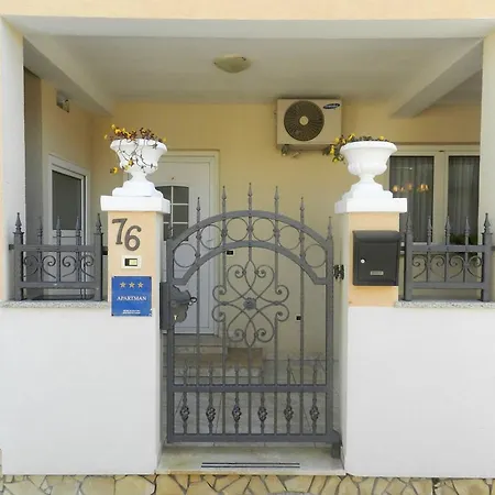 Doris Yourcroatiaholiday Apartman Premantura